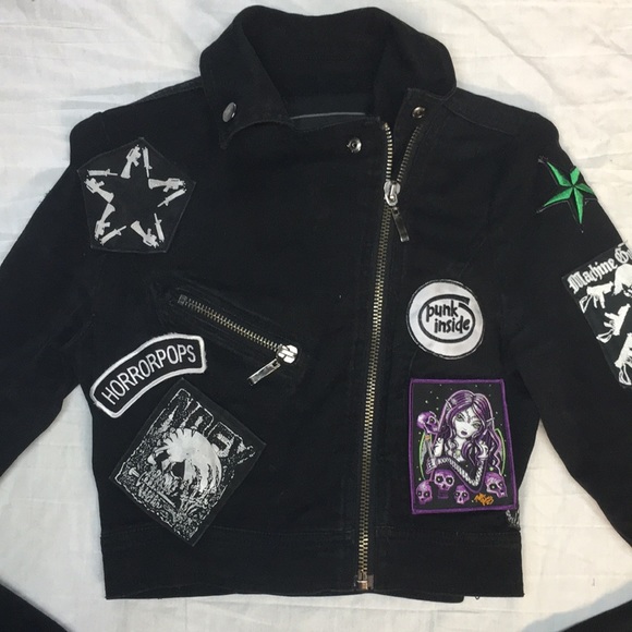 Cropped Jacket with Multiple Patches - Picture 2 of 10